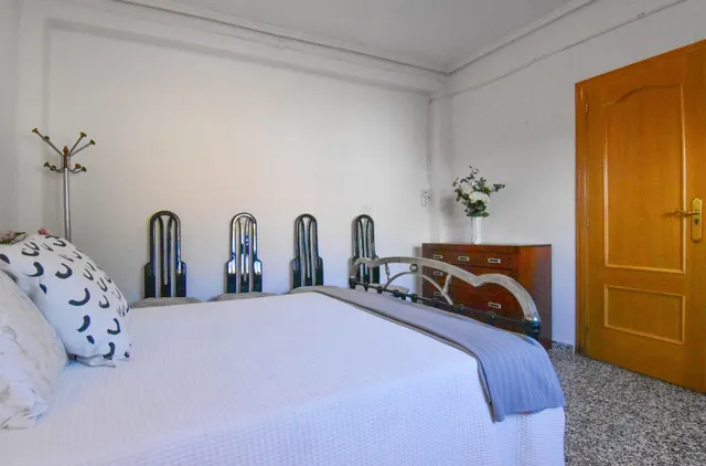 ¡Oportunidad única en Picassent! Casa en buen estado con gran potencial — 13
