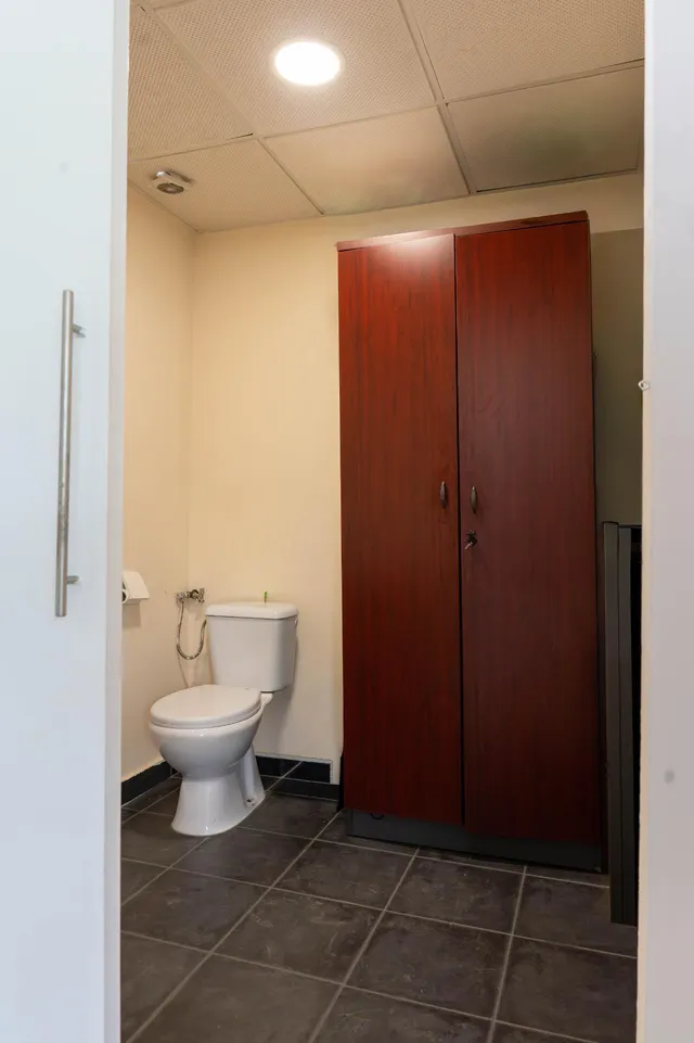 Excelente Local Comercial en la Mejor Zona de Tomares — 18