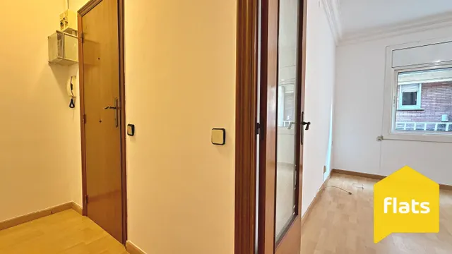Se vende Amplio y Luminoso Piso exterior de 3 amplias habitaciones, Galería exterior, patio interior, Aire Acondicionado y con increíbles oportunidades de reforma a tu gusto! — 21
