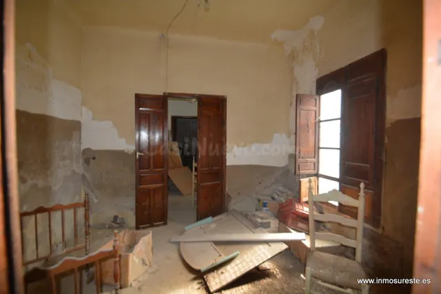 ¡¡ EXCELENTE OPORTUNIDAD !! Casa para reformar con terreno e - foto 4