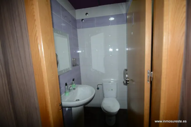 ¡¡ OPORTUNIDAD DE NEGOCIO !! Amplio local comercial en venta, 270 m2. de superficie en el centro de Orihuela. — 8