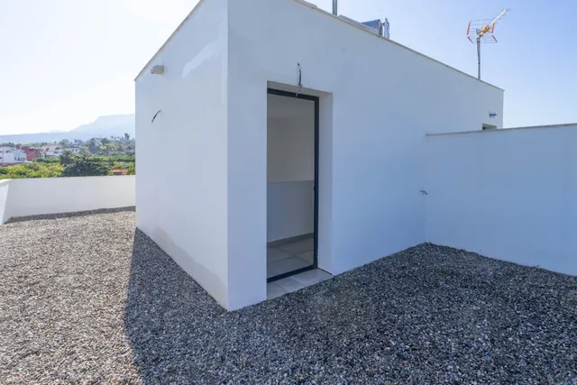 Chalet pareado con garaje, piscina y jardin — 36