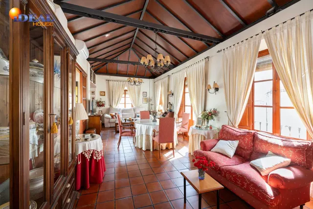 GRAN CASA EN ALBAICÍN BAJO. — 31