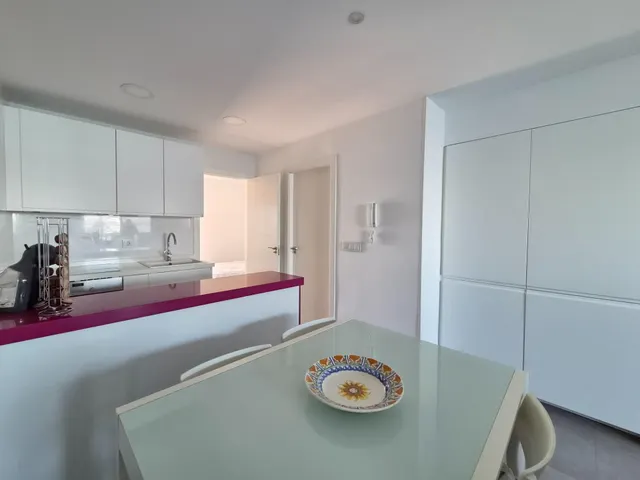 Apartamento situado en la urbanización Torre Luquillo, en el kilómetro 5,5 de La Manga del Mar Menor, que destaca por sus impresionantes vistas tanto al Mar Menor como al mar Mediterráneo. — 10