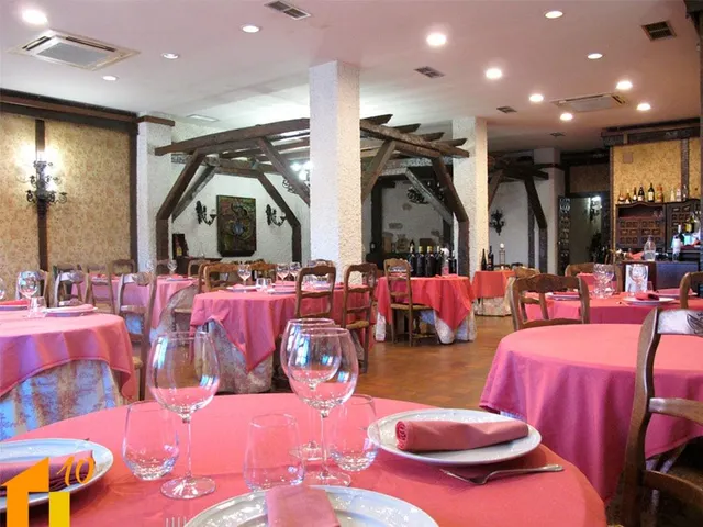 Se alquila o vende Bar Restaurante en avd. Constitucion — 14
