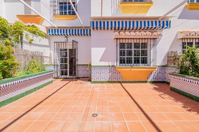 Chalet adosado en Salobreña playa, urb. privada con piscina y jardines. — 26