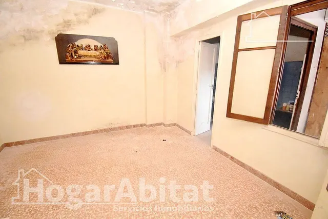 ¡Hazla a tu gusto! Casa amplia y luminosa de tres alturas para reformar, cerca del ayuntamiento — 19
