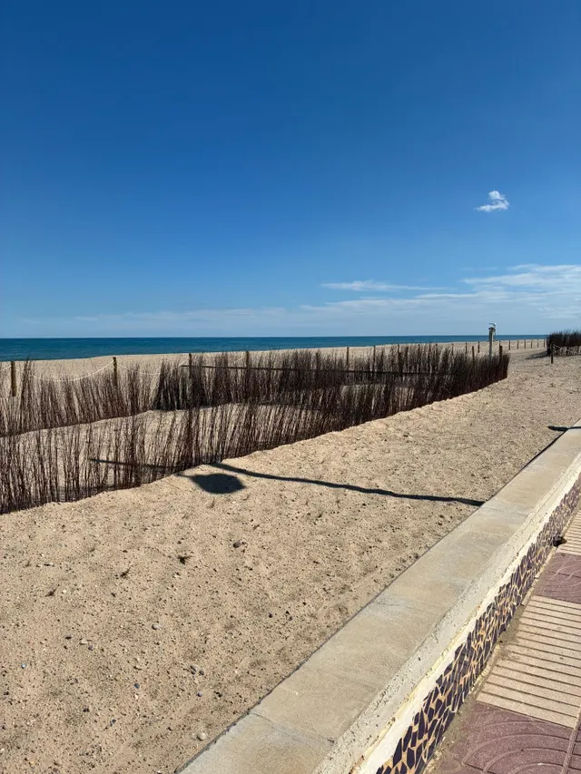 El Perelló, Valencia | primera línea de playa, tres dormitorios y balcón con vistas al mar. — 50