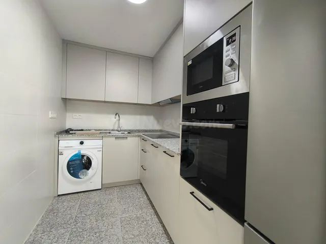 Casa de tres dormitorios semi-amueblada y reformada de alqui - foto 2