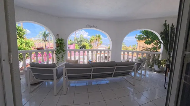 Chalet independiente de 4 habitaciones con piscina divida en dos plantas individuales — 15