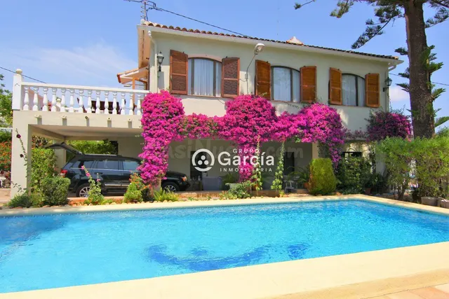 AMPLIA VILLA A LA VENTA EN PEDREGUER GV2018585-A — 2