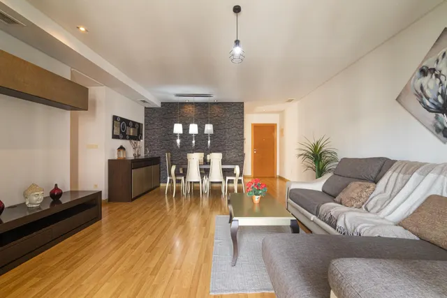 vivienda con piscina, plaza de garaje, terraza, 3 habitaciones y 2 baños — 12