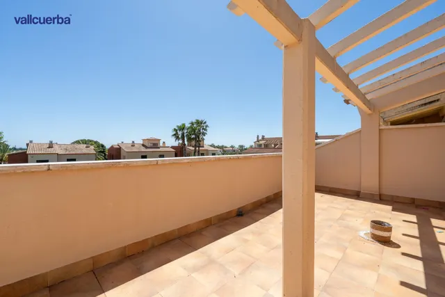 CASA ESQUINERA EN RESIDENCIAL AIGÜESVERDS DE REUS — 48