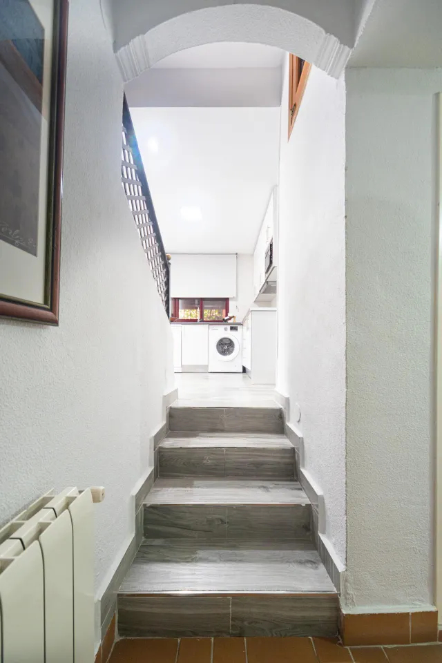 Ponemos a la venta este precioso y peculiar chalet con piscina privada. — 49