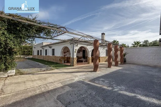 Chalet independiente con pozo propio y placas solares — 29