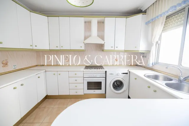 PISO EN VENTA CON TERRAZA Y ASCENSOR EN CALLE MADRID - foto 3