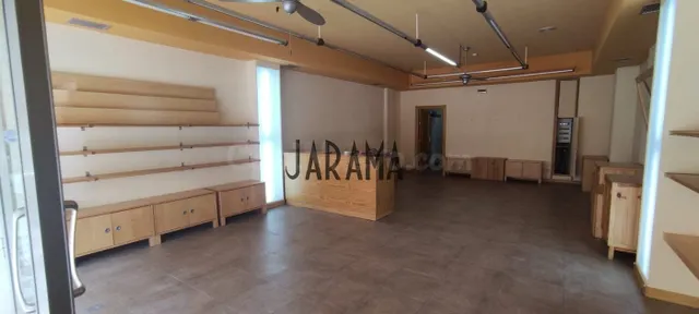 LOCAL COMERCIAL CON POSIBILIDAD DE CONVERSIÓN A VIVIENDA EN  - foto 3