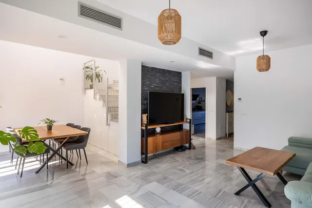 Vivienda adosada reformada, amplia y lista para entrar a vivir — 9