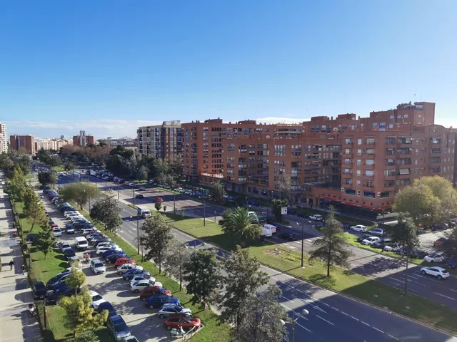 Excelente piso de 4 habitaciones y 2 baños con terraza en Avenida del Cid — 7
