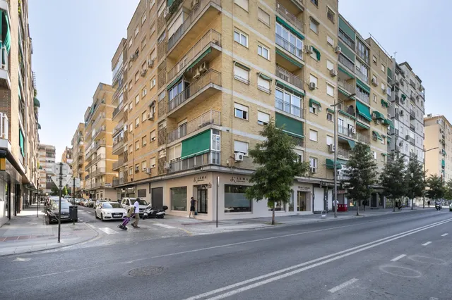 Piso en Calle Arabial con Vistas Despejadas al Parque García Lorca — 25