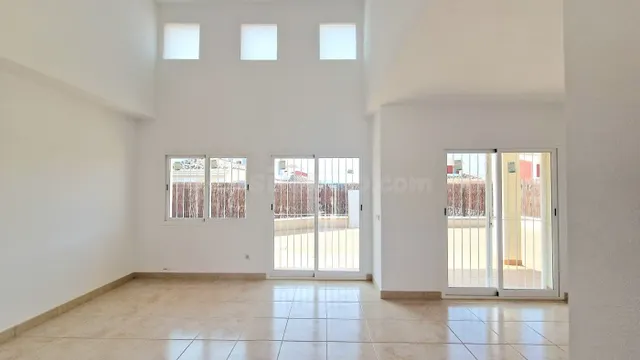 Casa independiente de 3 dormitorios y 2 baños - llave en man - foto 2