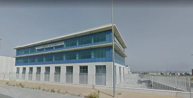 EDIFICIO COMPLETO DE LOCALES, OFICINAS Y GARAJES — 6