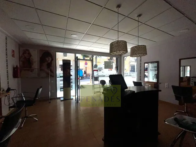 Local comercial muy bien ubicado — 5