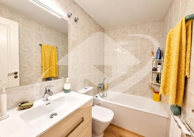 Impresionante Piso Reformado en Sabadell con Vistas y Comodidades — 25