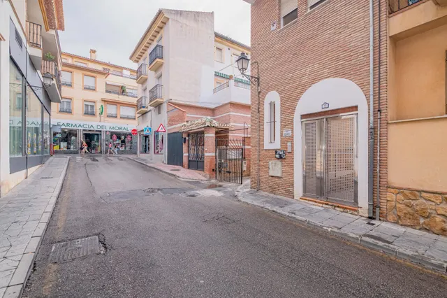 PISO, COCHERA Y TRASTERO EN LA ZUBIA — 32