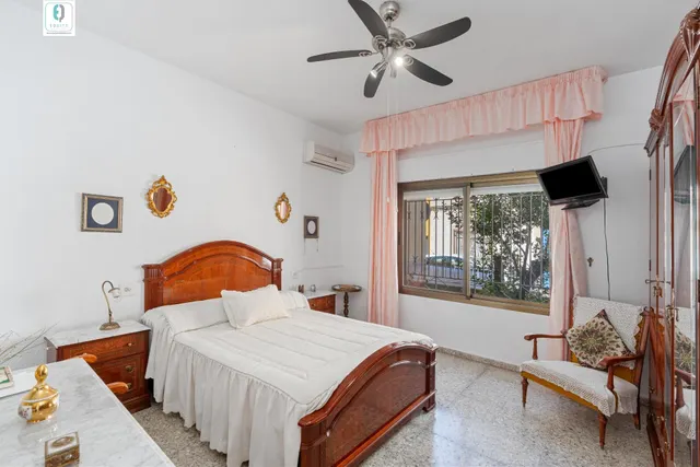 CASA CON TERRENO EN PLENO CENTRO DE ALBOLOTE — 10
