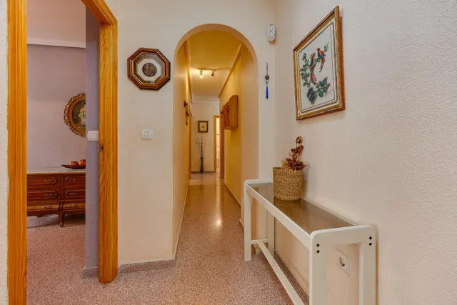 Amplio apartamento de 4 dormitorios en el corazón de Torrevieja — 15
