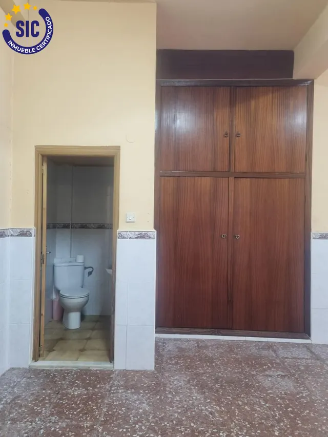 LOCAL COMERCIAL EN PROCESO DE CAMBIO A VIVIENDA CON PLAZA DE GARAJE — 23