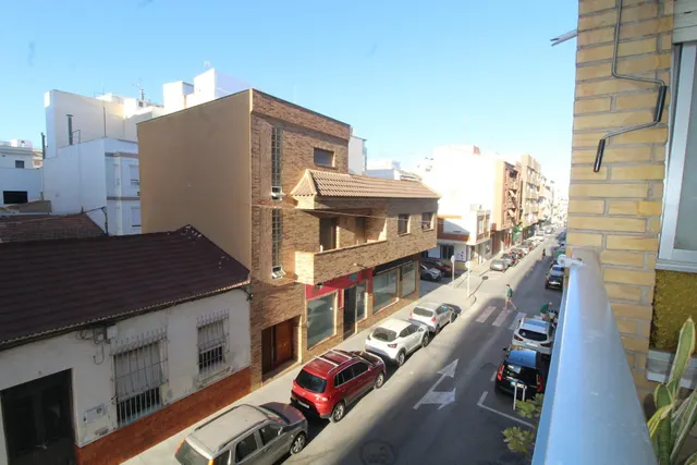 Gran piso en el centro de Torrevieja con 4 dormitorios a 900m del mar — 27