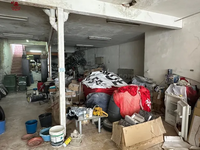 Local comercial de 225m2 y con una vivienda en 1ª Planta de  - foto 4