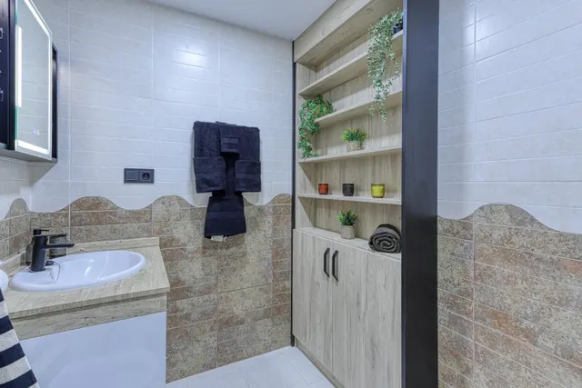 Villa independiente renovada, cerca a Mijas, con piscina privada y 5 dormitorios — 34