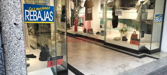 SE VENDE O ALQUILA LOCAL TOTALMENTE ACONDICIONADO CERCA DEL POSÍO — 11
