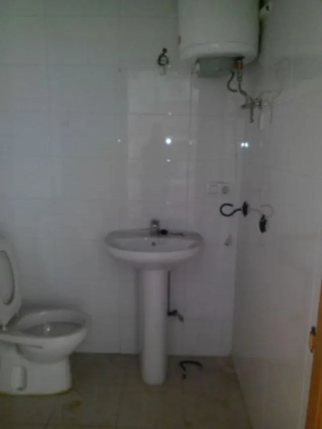 OFICINAS ACONDICIONADAS EN VENTA, ACTUALMENTE CON INQUILINO. — 11