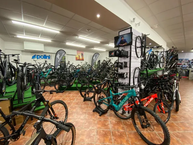 LOCAL COMERCIAL IDEAL INVERSORES EN ZONA PISCINAS DE MANRESA — 3