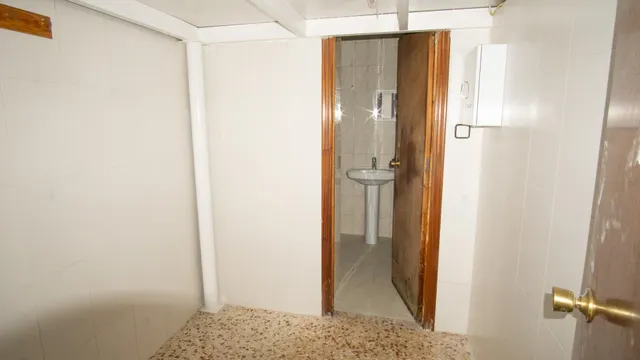 Local Comercial en Avd. de Madrid. — 9