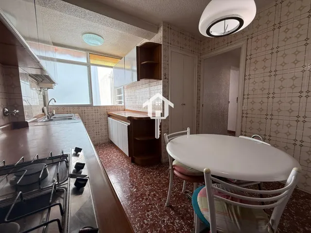 Piso en venta en Alicante. 85m2, 3 habitaciones, 1 baño con bañera, tercera planta con ascensor. zona de campoamor — 35