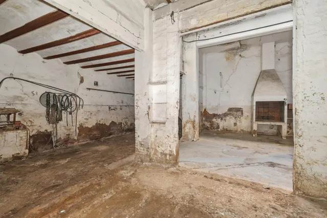 Casa de pueblo con gran potencial y amplios espacios — 27