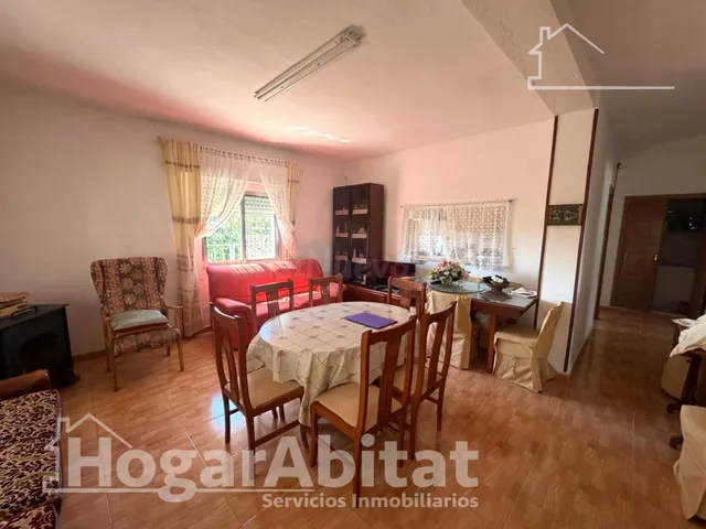 ¡VISTAS A LAS MONTAÑAS! CHALET CON TERRENO RÚSTICO, TERRAZA, - foto 3