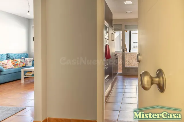 EXCLUSIVA. Piso zona sur VPO . 3 dormitorios , 2 baños , terraza . Plaza de garaje y trastero . — 4