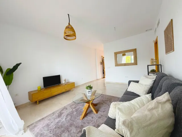 Bajo elevado con gran terraza, vistas al mar y parking privado en Benalmádena Pueblo — 21