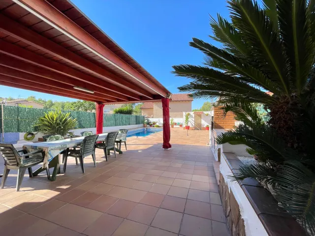 CASA INDEPENDIENTE CON 5 habitaciones PLACAS SOLARES Y GRAN  - foto 3