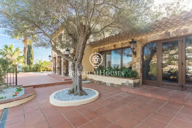 Casa en venta con bonitas vistas al mar en Cala Sant Francesc — 8