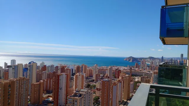 Apartamento de esquina con 2 terrazas 100m2 +16m2 y vistas espectaculares al mar y Benidorm. — 5