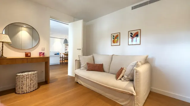 Apartamento de lujo a pasos de la playa con vistas al mar y pisicna comunitaria con  parking y trastero — 15