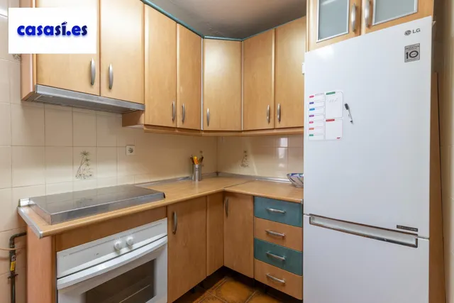Piso de 3 dormitorios en calle milán, zaidín | muy luminoso y con gran potencial — 22