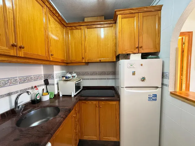 Apartamento en esquina de 2 dormitorios a 500 m de las piscinas naturales en Torrevieja!!! — 22